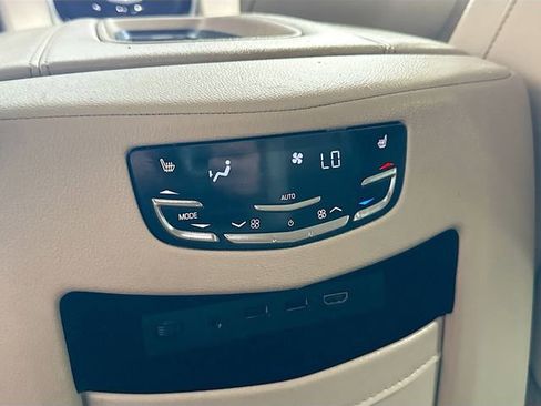 Used 2019 Cadillac Escalade ESV Luxury image 29