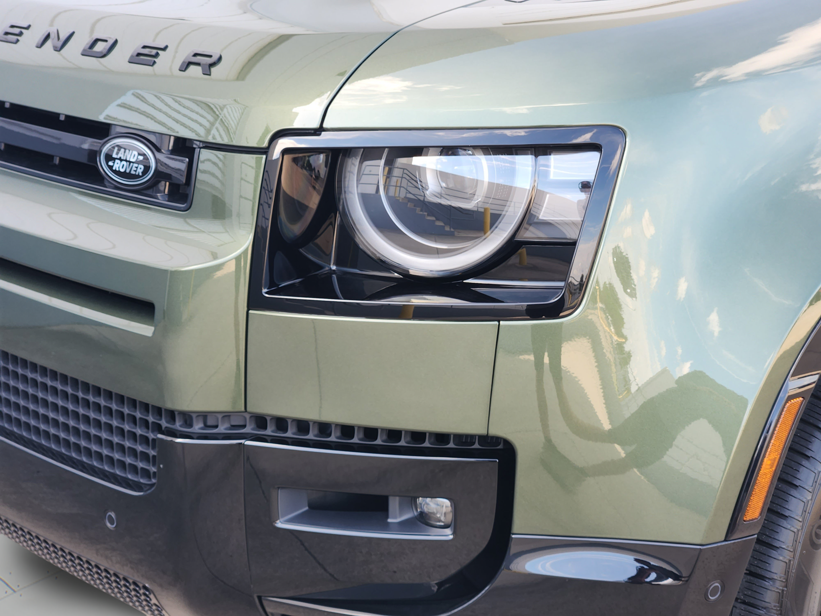 New 2026 Land Rover Defender 110 X-Dynamic SE AWD/4WD image 9