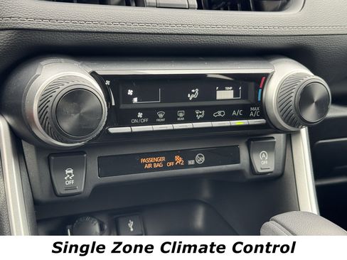 Used 2021 Toyota RAV4 LE image 11