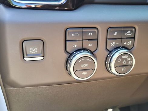 Used 2024 GMC Sierra 2500 Denali w/ Denali Reserve Package image 29