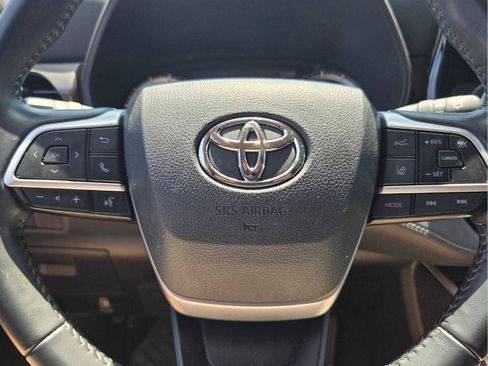 Used 2023 Toyota Highlander LE AWD/4WD image 31