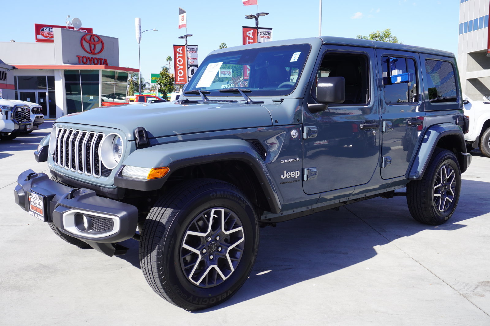 Used 2024 Jeep Wrangler Unlimited Sahara w/ Technology Group AWD/4WD image 4