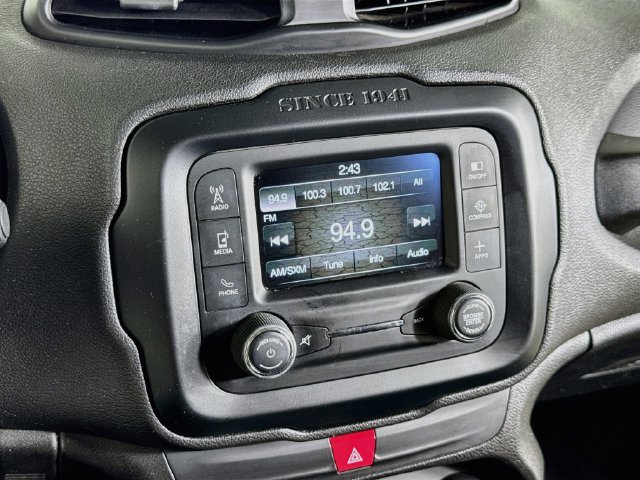 Used 2017 Jeep Renegade Latitude w/ Popular Equipment Group FWD image 18