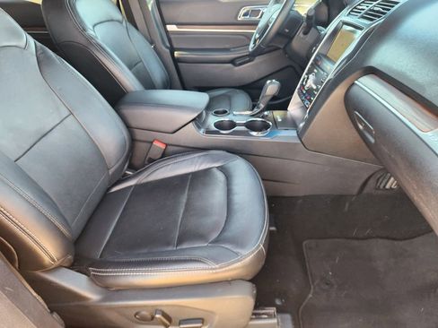 Certified 2019 Ford Explorer Limited w/ Class III Trailer Tow Package image 13