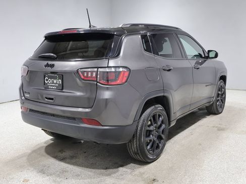 Used 2023 Jeep Compass Latitude AWD/4WD image 2