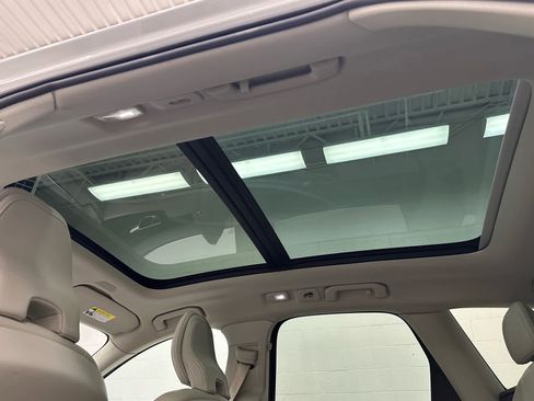 Used 2023 Volvo XC60 B5 Plus image 39