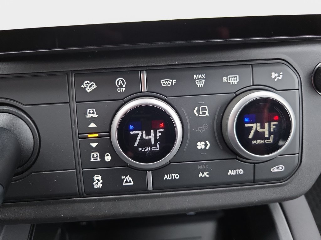 New 2026 Land Rover Defender 110 X-Dynamic SE AWD/4WD image 17