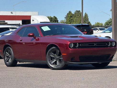 Used 2018 Dodge Challenger SXT RWD image 2