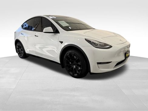 Used 2020 Tesla Model Y Long Range image 8