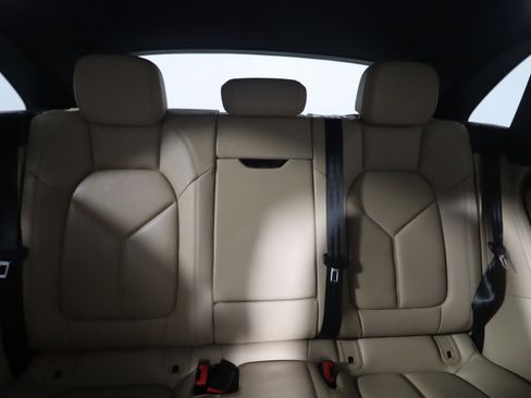 Used 2023 Porsche Macan image 14