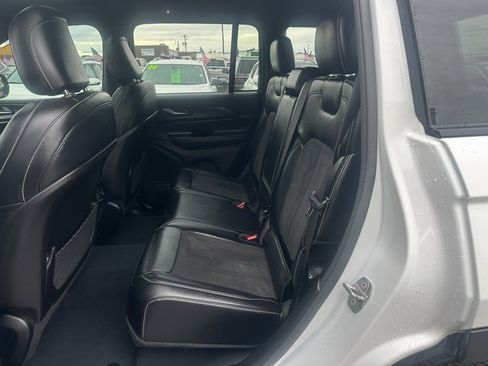 Used 2023 Jeep Grand Cherokee Altitude image 18