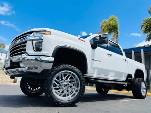 Used 2021 Chevrolet Silverado 2500 LTZ w/ LTZ Convenience Package AWD/4WD image 2