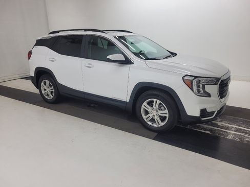 Used 2022 GMC Terrain SLE w/ Driver Convenience Package FWD image 11