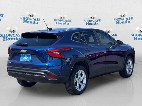 Used 2024 Chevrolet Trax LS w/ LS Convenience Package FWD image 6