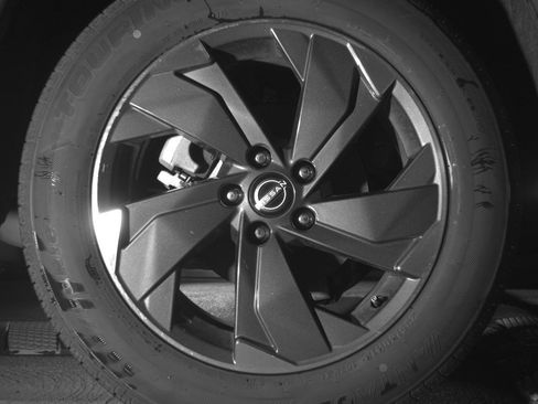 Used 2025 Nissan Rogue SV image 15