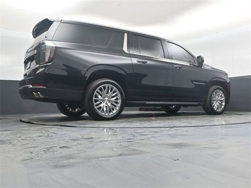 Used 2025 Chevrolet Suburban High Country w/ LPO, Illumination Package image 45