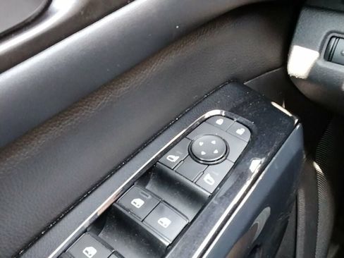 Used 2022 Nissan Pathfinder SV FWD image 28