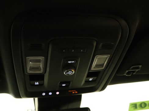 Used 2024 Chevrolet Suburban Z71 AWD/4WD image 28