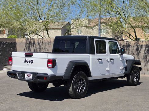 Used 2025 Jeep Gladiator Sport AWD/4WD image 8