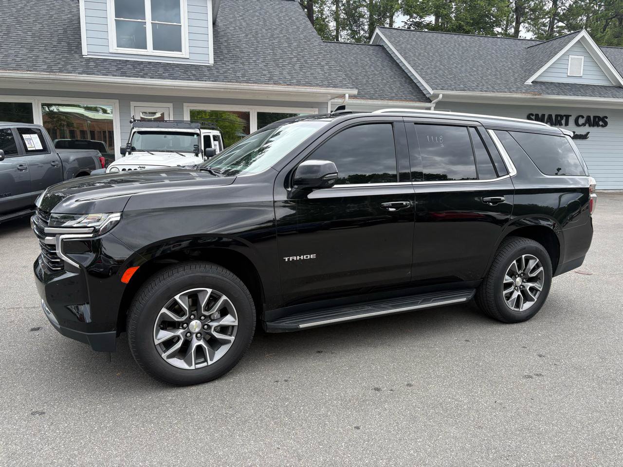 Used 2021 Chevrolet Tahoe LT w/ LT Signature Package RWD image 2