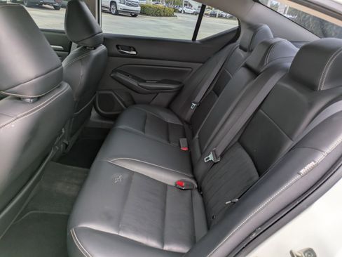 Used 2019 Nissan Altima 2.5 Platinum FWD image 16