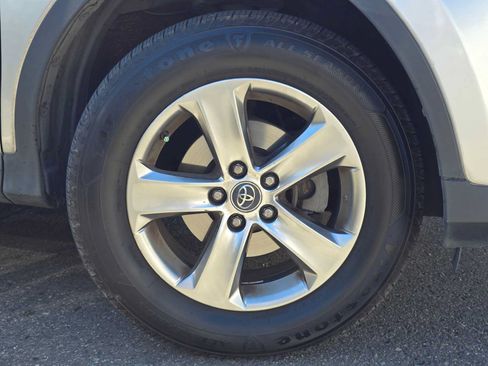 Used 2015 Toyota RAV4 XLE AWD/4WD image 4