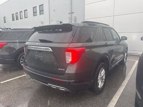 Used 2022 Ford Explorer XLT w/ Equipment Group 202A image 7