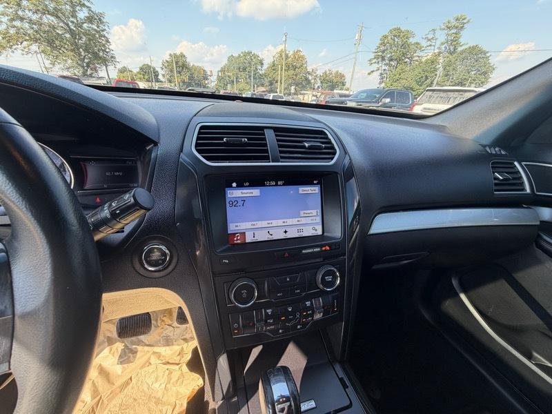 Used 2017 Ford Explorer XLT w/ Equipment Group 202A FWD image 19