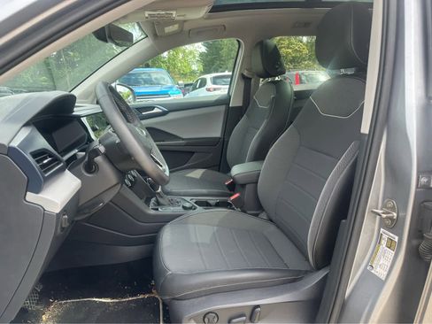 Used 2023 Volkswagen Taos SE w/ Panoramic Sunroof Package AWD/4WD image 10