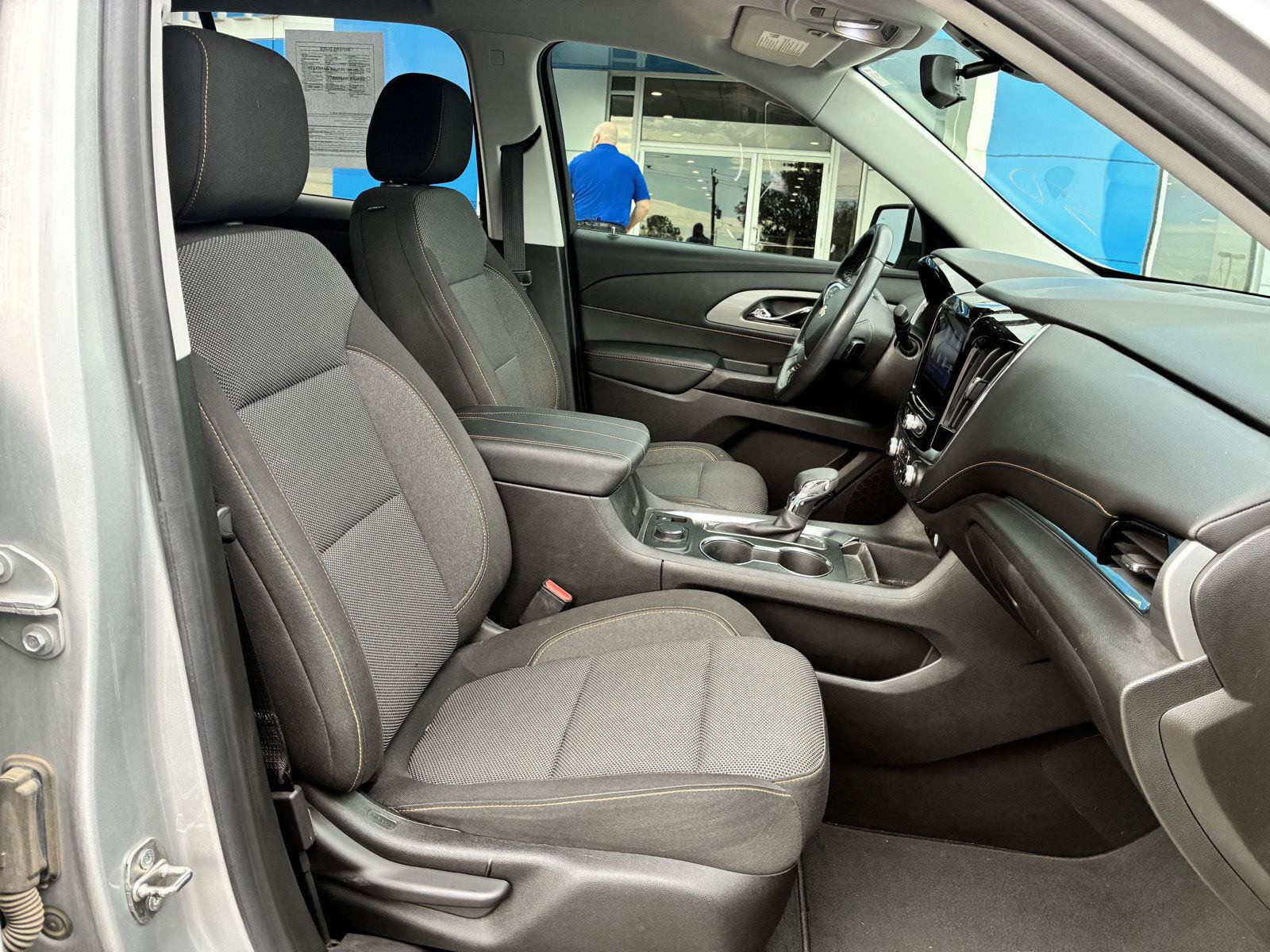 Used 2021 Chevrolet Traverse LT FWD image 9