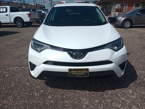 Used 2017 Toyota RAV4 LE FWD image 2