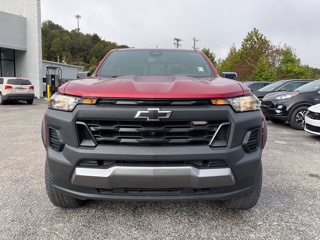 Used 2024 Chevrolet Colorado Trail Boss w/ Technology Package AWD/4WD image 2