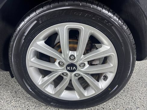 Used 2017 Kia Soul + FWD image 4