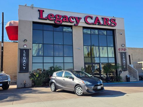 Used 2016 Toyota Prius C One image 2