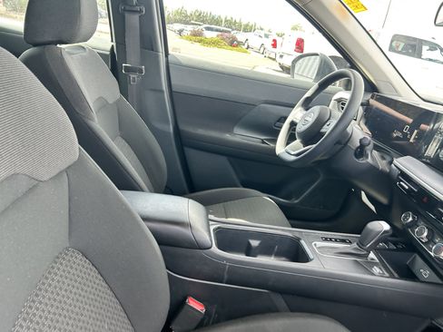 Used 2025 Nissan Kicks S AWD/4WD image 13