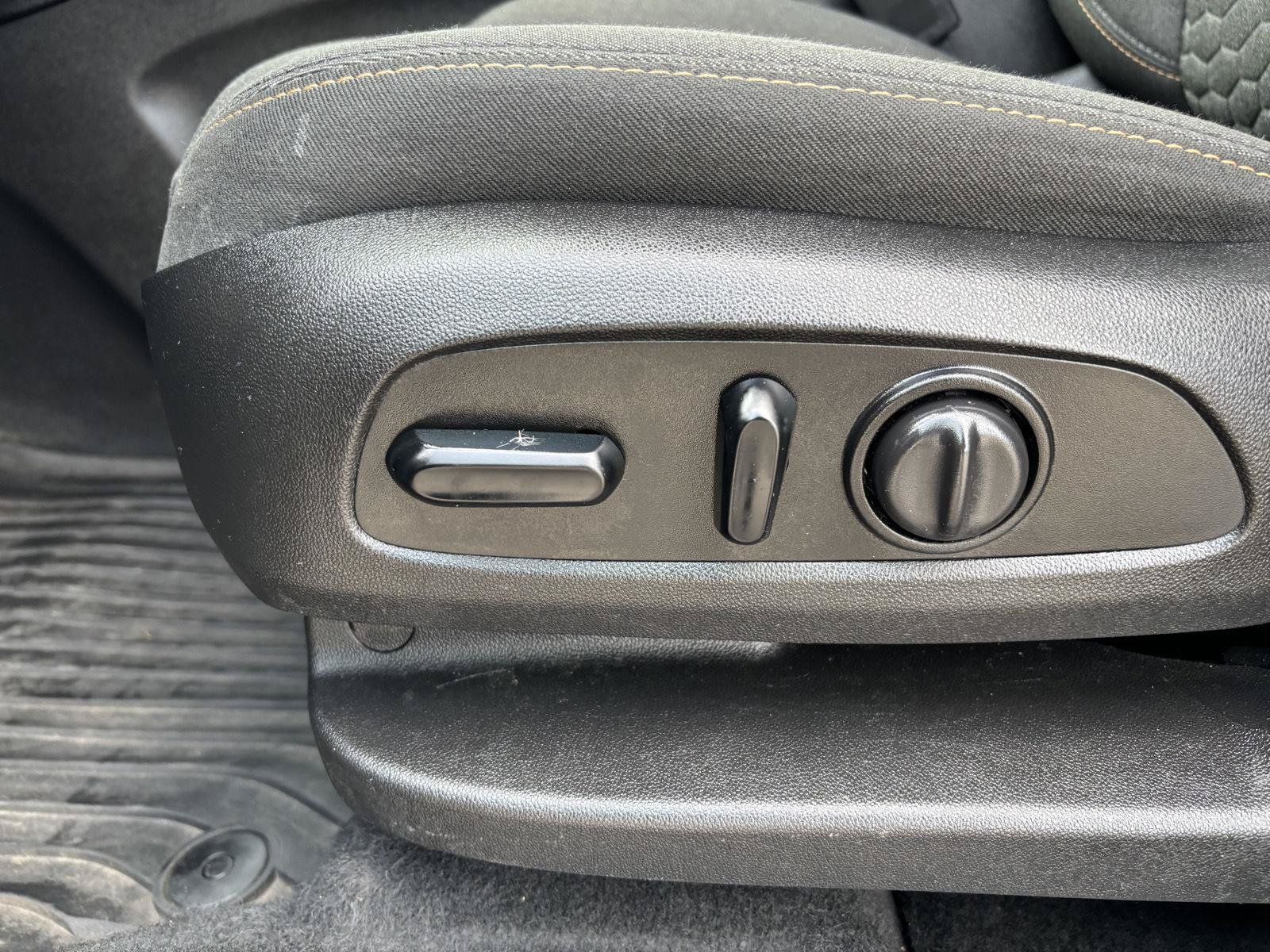 Used 2018 Chevrolet Equinox LT AWD/4WD image 13