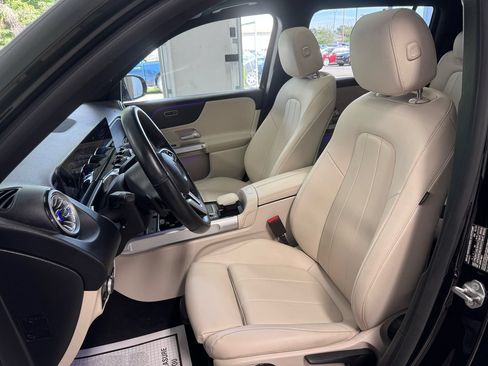 Used 2022 Mercedes-Benz GLB 250 4MATIC w/ Premium Package Lite image 21
