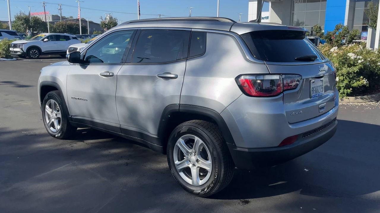 Used 2023 Jeep Compass Latitude AWD/4WD image 5