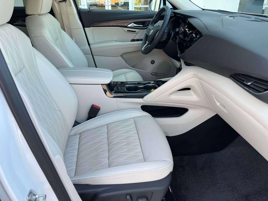 Certified 2022 Buick Envision Avenir w/ Technology Package II FWD image 23
