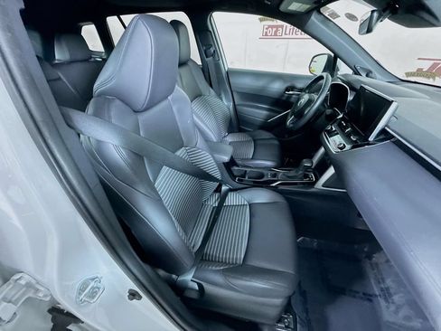 Used 2023 Toyota Corolla Cross AWD Hybrid w/ Convenience Package image 31