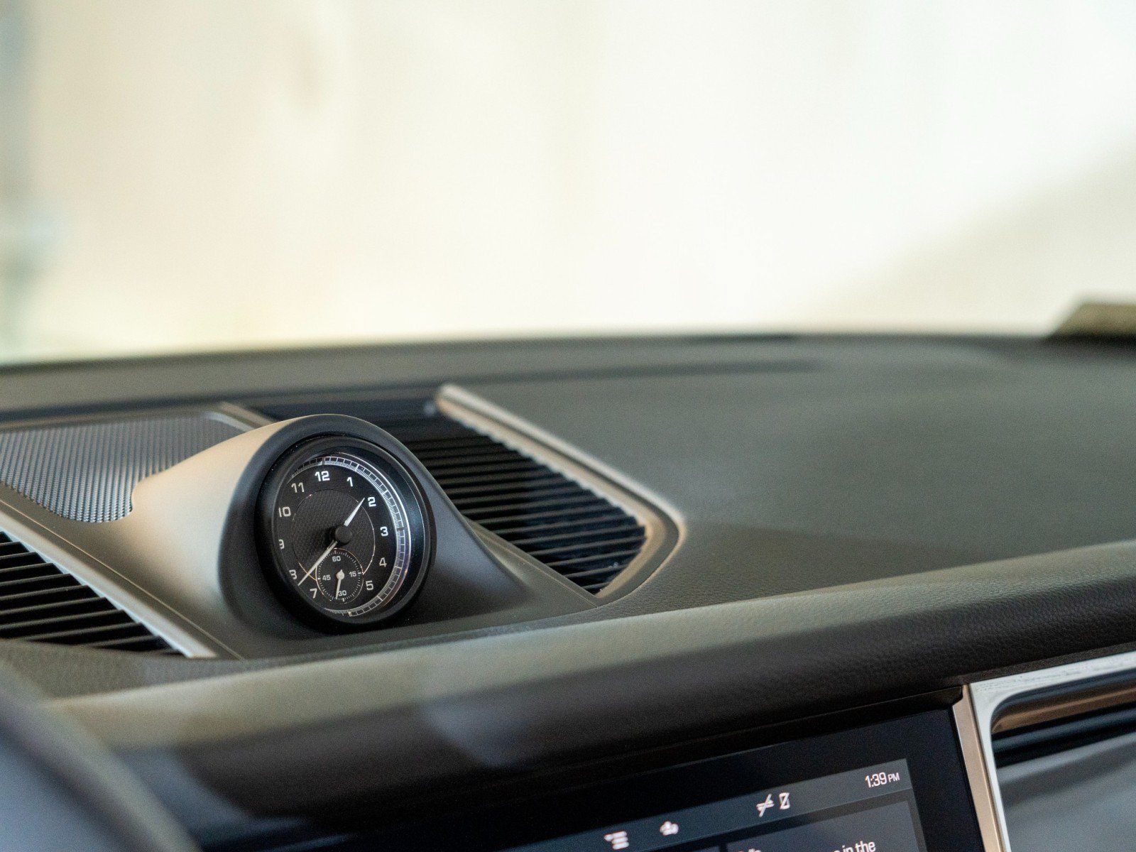 Certified 2023 Porsche Macan AWD/4WD image 20