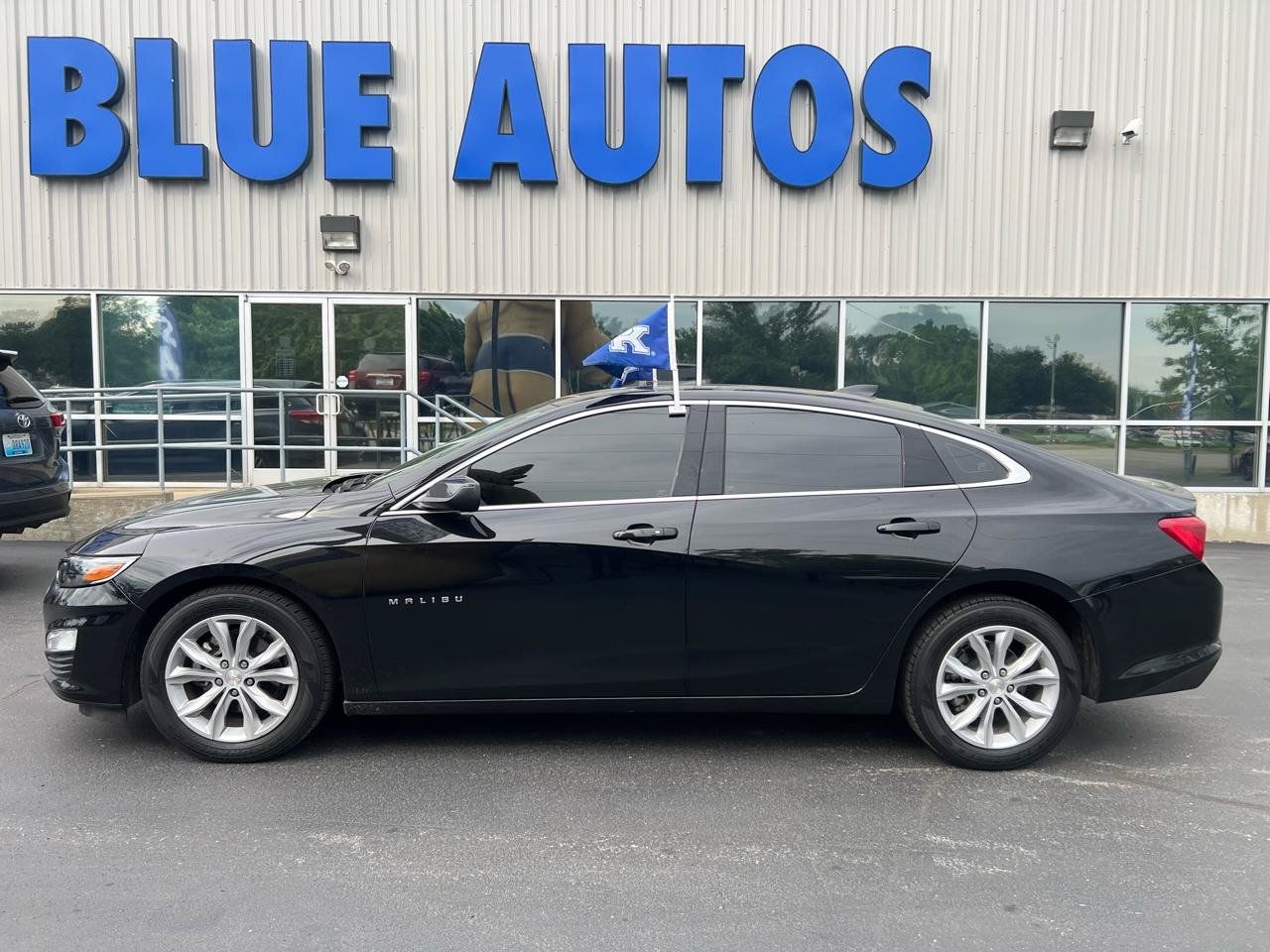 Used 2024 Chevrolet Malibu LT FWD image 2