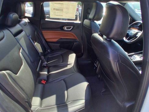 Certified 2025 Jeep Compass Limited w/ Elite Group AWD/4WD image 15