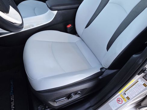 Used 2017 Toyota Prius Prime Plus image 31