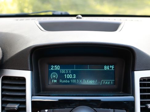 Used 2014 Chevrolet Cruze LS image 33