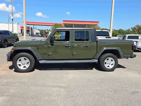 Used 2022 Jeep Gladiator Sport AWD/4WD image 2