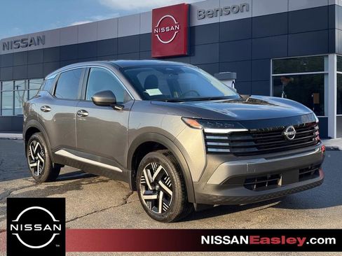 New 2025 Nissan Kicks SV image 1