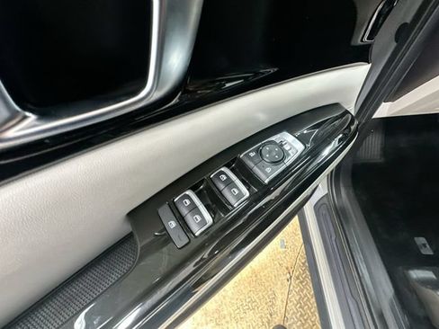 Certified 2024 Kia Carnival EX FWD image 16