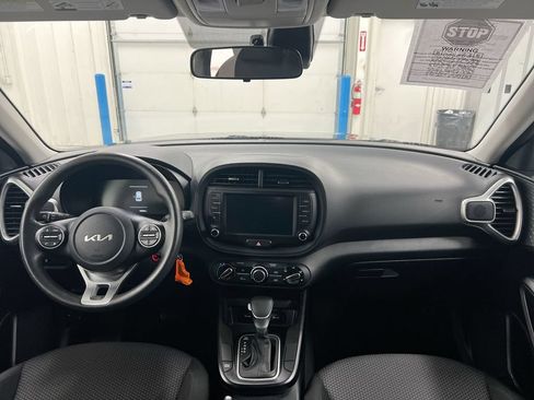 Used 2023 Kia Soul LX w/ LX Technology Package FWD image 10