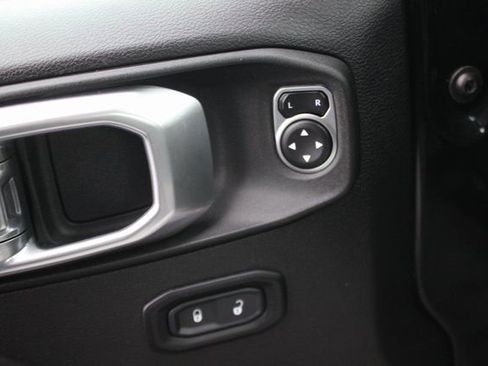 Used 2021 Jeep Wrangler Sport image 17